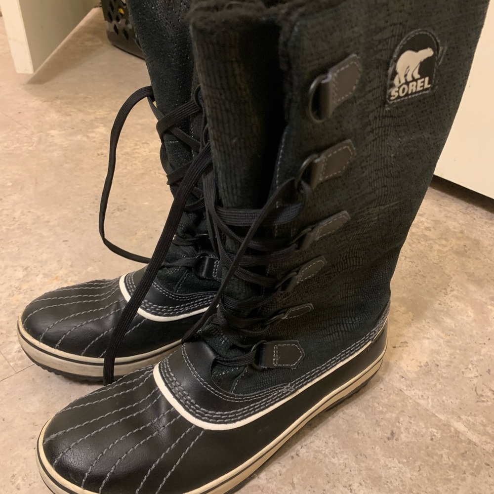 Black SOREL boots